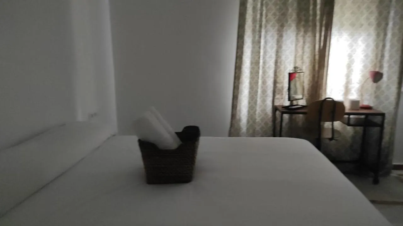 Convenient Rooms - Ferry, Train & Bus Station - Algeciras 0*,