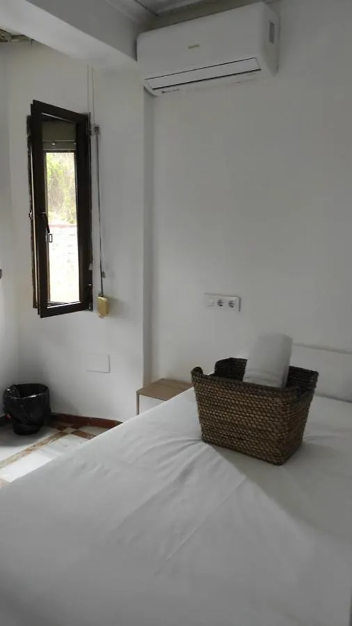 Convenient Rooms - Ferry, Train & Bus Station - Algeciras Spain